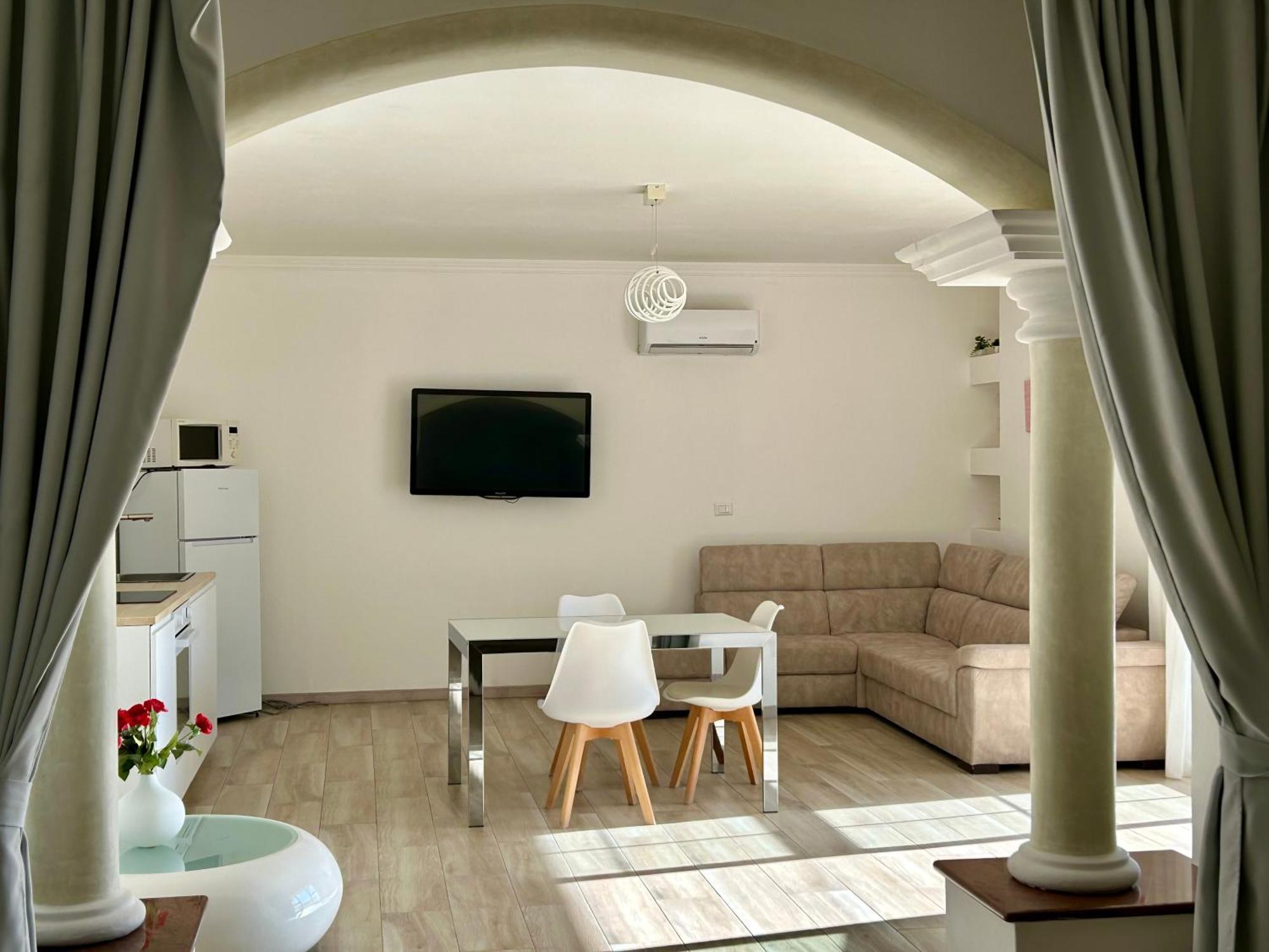 Guest House - La Bella Vita Орозей Екстер'єр фото